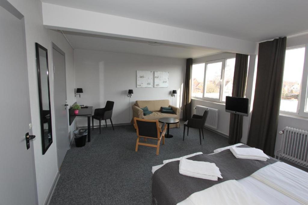 Banegaardshotellet Vojens Экстерьер фото