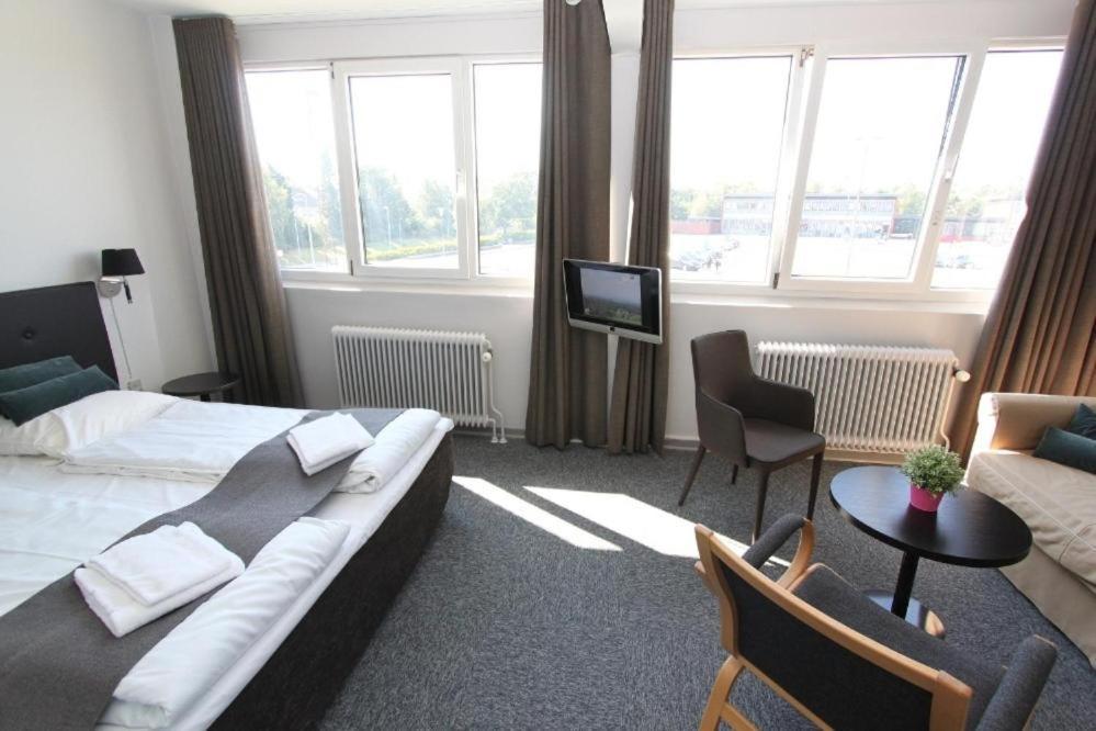Banegaardshotellet Vojens Экстерьер фото