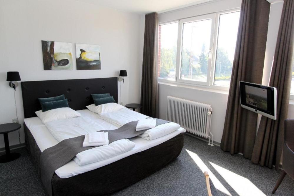 Banegaardshotellet Vojens Экстерьер фото