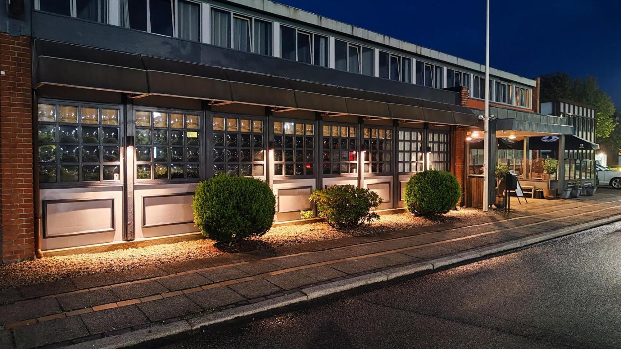 Banegaardshotellet Vojens Экстерьер фото